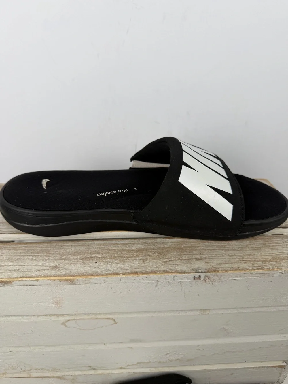 Nike Ultra Comfort 3 slide sandals white Nike logo on the strap Size 10
